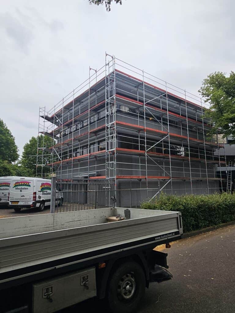 Rolgakenbouw steiger voor bouwondersteuning en verbouwingswerken.